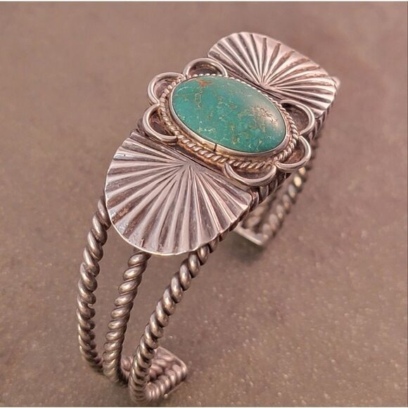 Vintage Southwestern Sterling Silver Twisted Wire Green Turquoise Cuff Bracelet - Picture 7 of 9